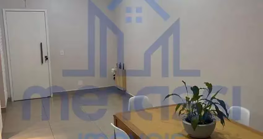 Casa sobrado em condomínio na vila do golf, com 3 dormitórios sendo 1 suíte.