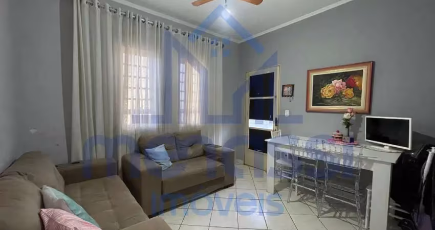 Casa térrea com 2 dormitórios em condomínio fechado.