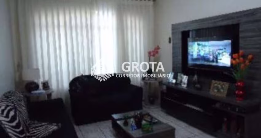 Sobrado Frontal na Vila Formosa: Espaço e Conforto em 196 metros
