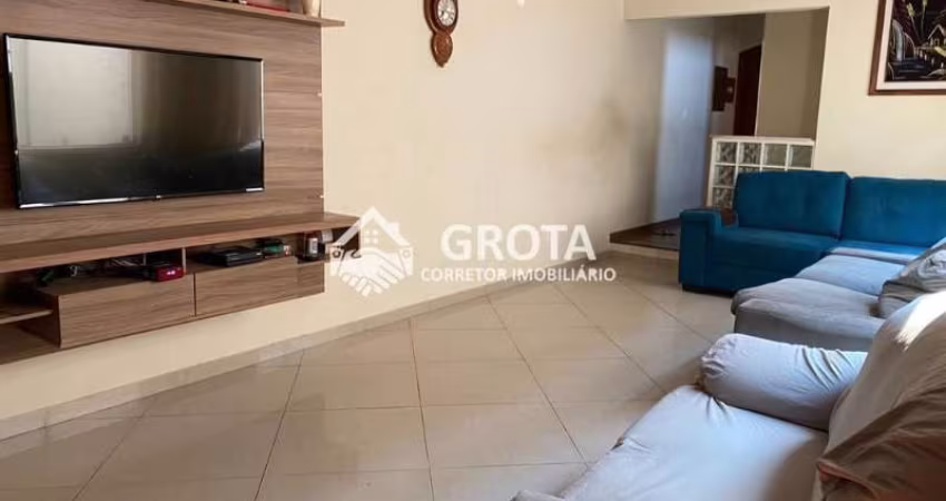Sobrado Frontal na Vila Carrão: Espaço e Conforto em 182 metros