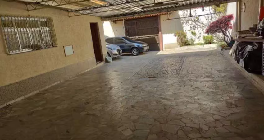 Sobrado espaçoso e versátil para locação no bairro Limão, São Paulo-SP! 5 quartos, 2 suítes, 2 salas, 4 banheiros, 8 vagas de garagem e 300m² de área. Aluguel a partir de R$ 5000,00.