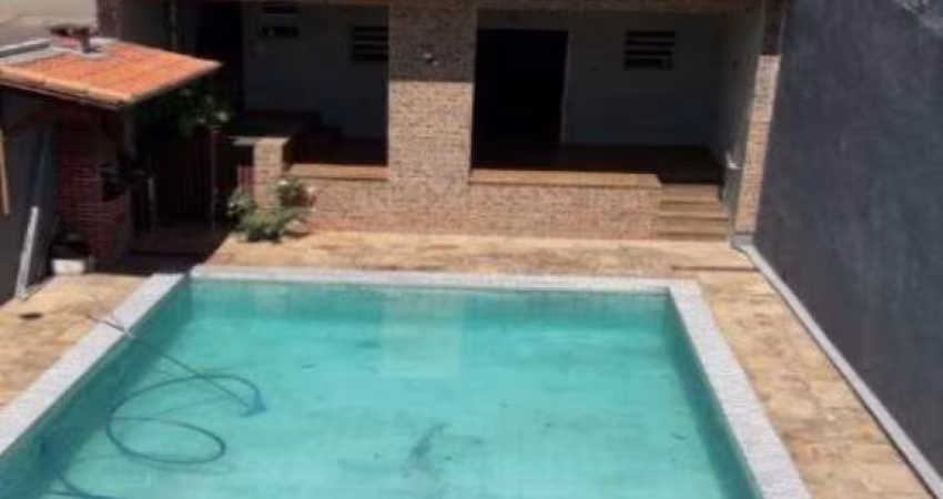 ÁGUA FRIA - CASA A VENDA COM ESTRUTURA MONTADA EQUIPAMENTOS DE ACADEMIA
