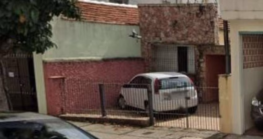 TERRENO COM 280 M² , SENDO 7 M DE FRENTE E FUNDO X 40 M DE COMPRIMENTO. COM CASA VELHA PARA DEMOLIÇÃO.