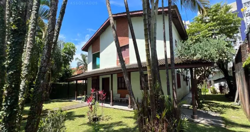 Casa para reforma ou demolição para edificação diversa.