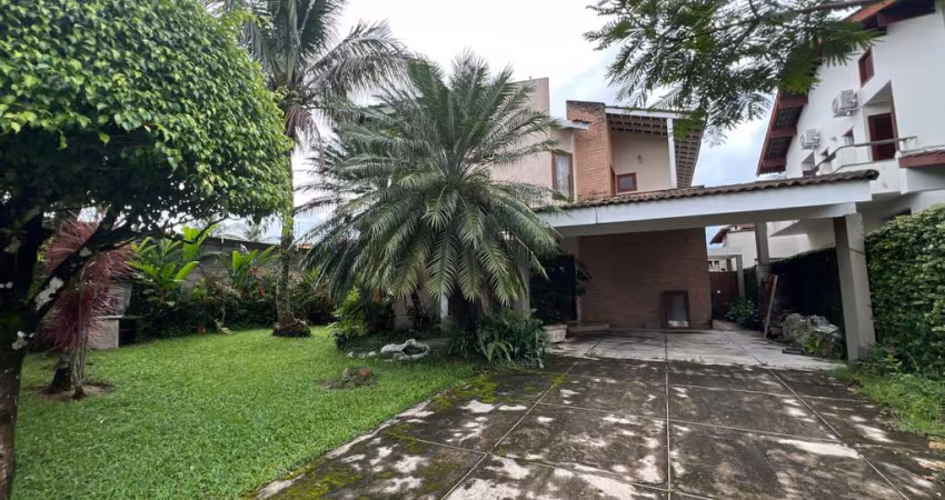 Venha conhecer essa incrível casa em condomínio, localizada em uma das áreas mais nobres da cidade!