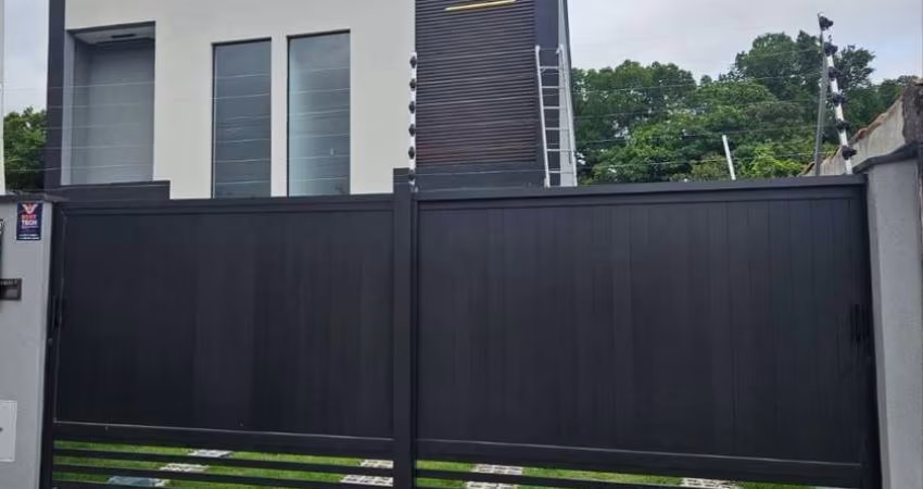 Maravilhosa casa a venda, com projeto moderno e localização privilegiada no centro de Bertioga!