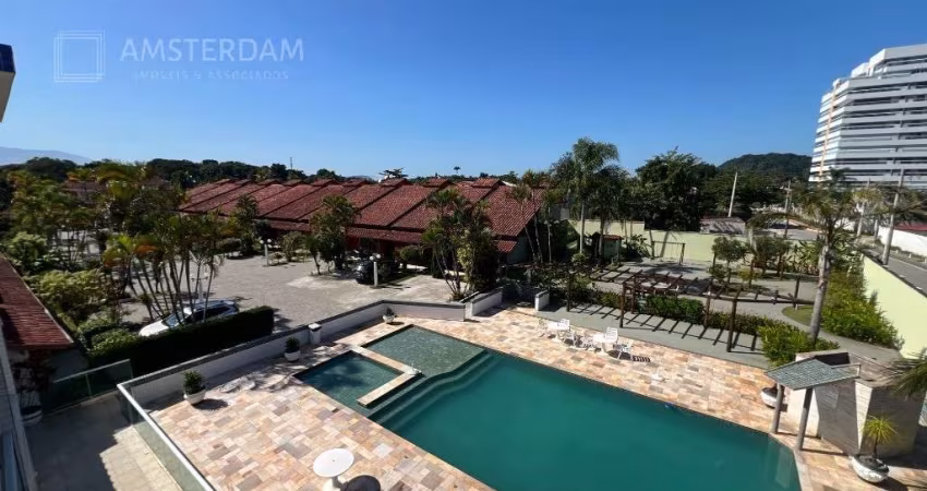 Casa Club em Condomínio Fechado Próximo ao Mar em Bertioga com 03 dormitórios e área gourmet privativa.