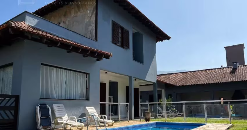 CASA EM CONDOMÍNIO EM 2 TERRENOS, COM PISCINA, NO MAITINGA BERTIOGA