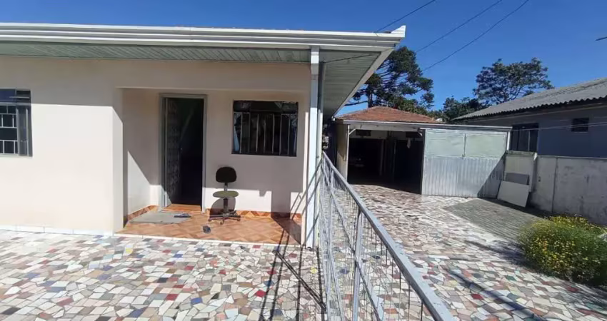 Casa à venda na Rua José Marszalek, 136, Thomaz Coelho, Araucária