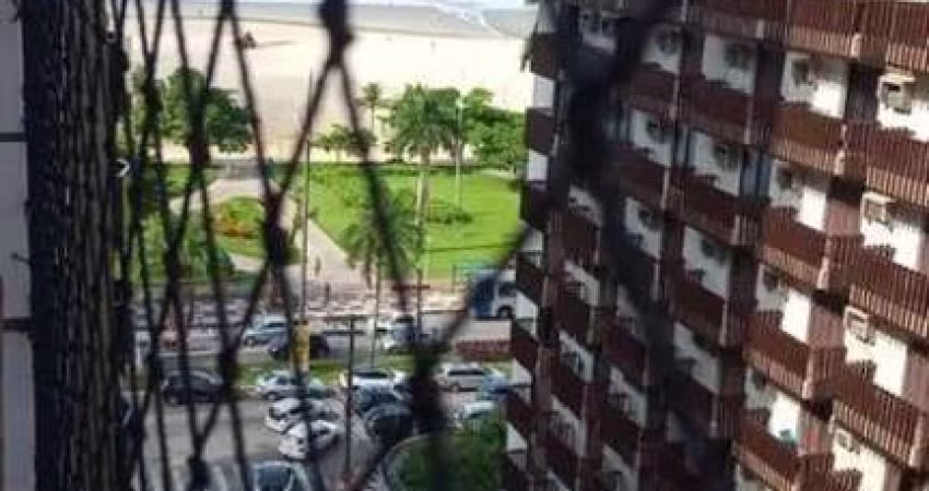 APARTAMENTO NA POMPÉIA 2 DORMITÓRIOS SENDO 1 SUÍTE - VARANDA E VISTA PARCIAL PRO MAR