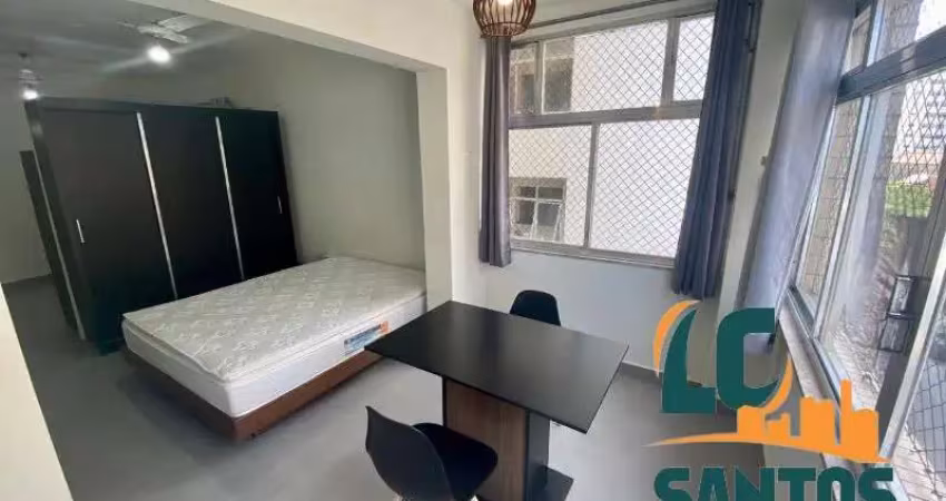 Apartamento reformado, porteira fechada e a meia quadra da praia!