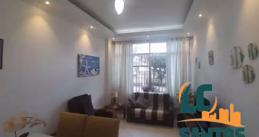 Apartamento térreo reformado na praia do embaré em santos .