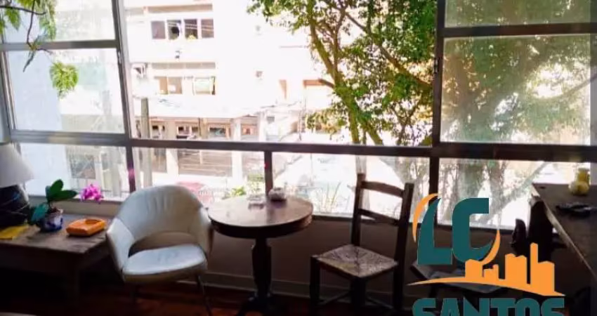 Apartamento em santos uma quadra da praia do boqueirão .