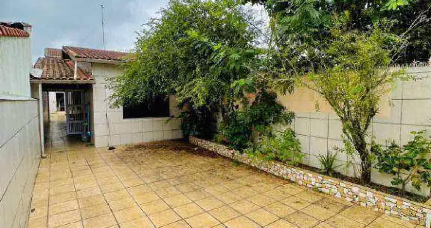 CASA Á VENDA EM MONGAGUÁ COM AMPLO ESPAÇO DE QUINTAL E 4 DORMITORIOS