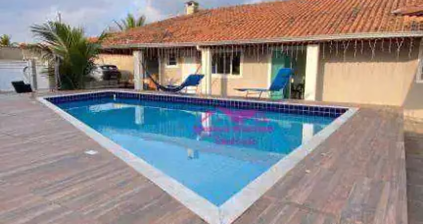 Casa com piscina lado praia à venda em ótima localização