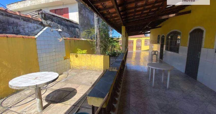 Casa com piscina, Jardim, quintal grande e 2 dormitórios à venda, 165 m² por R$ 298.000 - Mongaguá/SP
