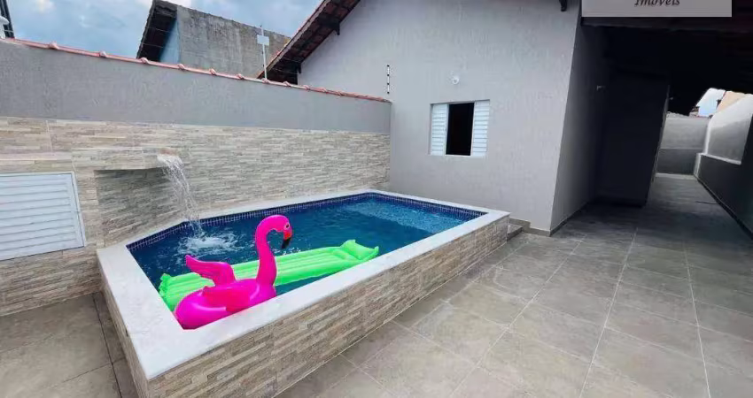 Casa nova com piscina em ótima localização na praia de mongaguá