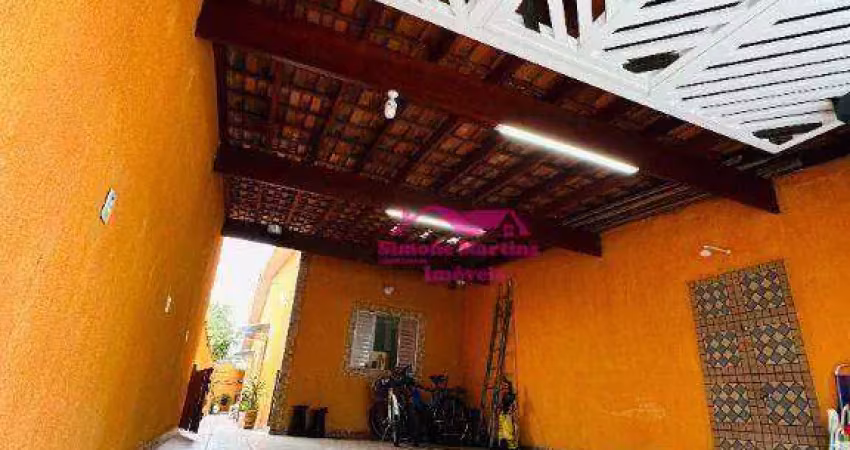 Casa à venda com 02 dormitórios em localização privilegiada na praia de mongaguá