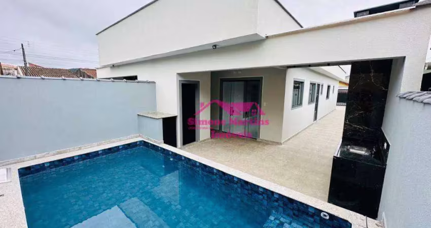 Casa nova com acabamento impecável e ótima localização na praia de mongaguá
