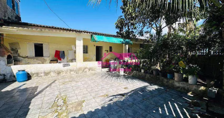 Casa com amplo espaço de quintal em localização privilegiada por apenas r$199.000