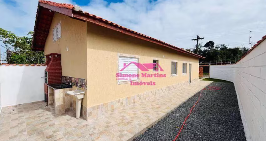 Casa nova com amplo espaço de quintal  na praia de itanhaém á venda