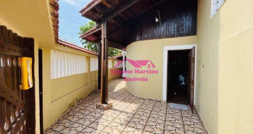 Casa lado praia em localização privilegiada á venda na praia de mongaguá