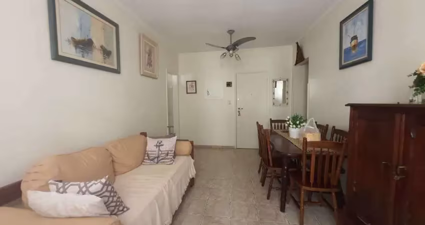 Apartamento à venda em Santos. 2 dormitorios + Dependência Empregada  e garagem demarcada. Prédio com piscina