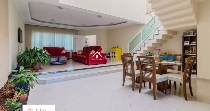 Lindo Sobrado com 3 Suítes e 5 vagas e Piscina, no Bairro Valparaíso