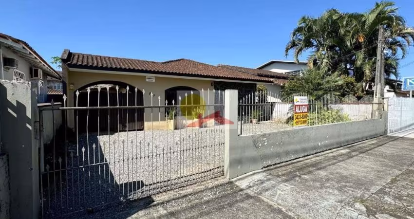 CASA no COMASA com 3 quartos para LOCAÇÃO, 220 m²