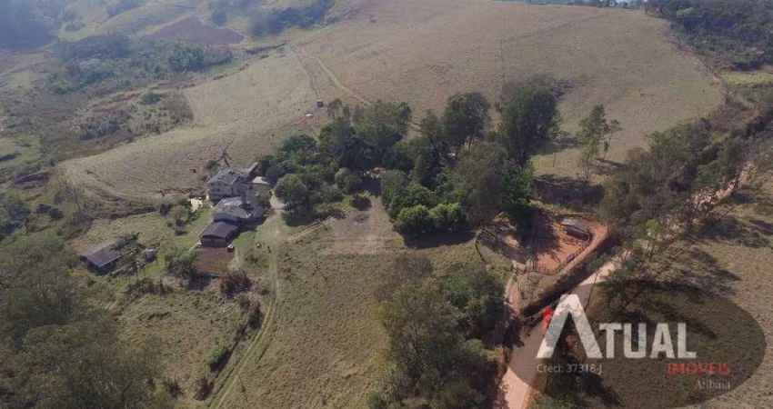 Sitio a venda em Piracaia a 800 mts do asfalto área de 400 mil m² .
