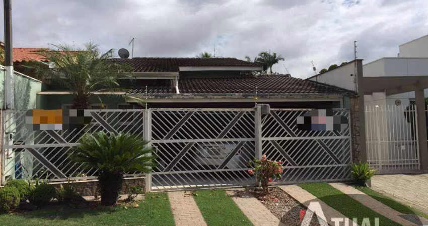 Casa a venda com 141m2 próximo a Av. Lucas Nogueira Garcez.