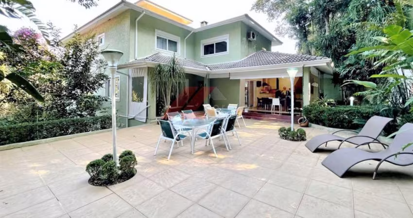 Imponente residência de alto padrão no Altos de São Fernando, Jandira-SP: 4 quartos, 4 suítes, 5 banheiros, 6 vagas, 553,06 m².