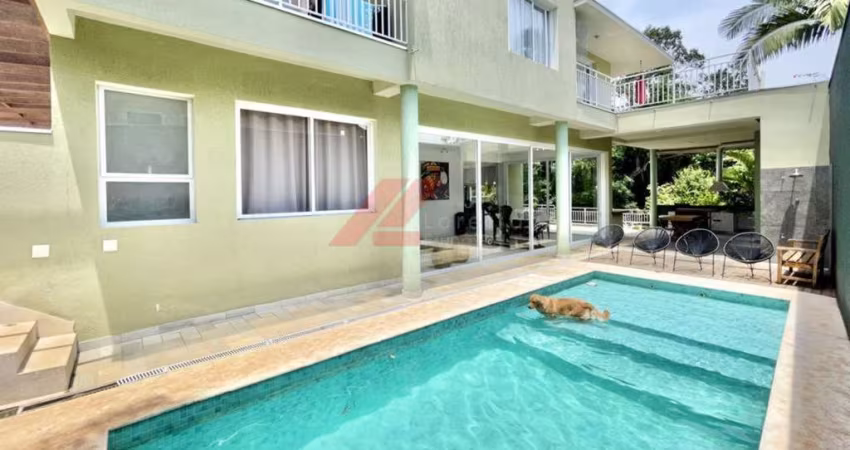 Casa de luxo em condomínio: 4 quartos, 2 suítes, 4 banheiros, 3 vagas na Aldeia da Fazendinha, Carapicuíba-SP - 386,47 m²
