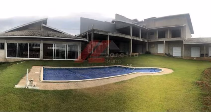 Casa de luxo em condomínio: 8 quartos, 8 suítes, 3 salas, 10 banheiros, 13 vagas e 680m² em Atibaia-SP