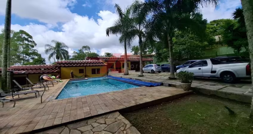 Imperdível Casa em Condomínio à Venda em Cotia-SP, Parque Rizzo: 5 Quartos, 3 Suítes, 1 Sala, 5 Banheiros, 21 Vagas, 298,20m²!