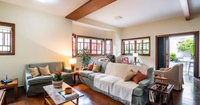 Impecável Residência à Venda em São Paulo-SP, Jardim das Bandeiras: 4 Quartos, 2 Suítes, 3 Salas, 5 Banheiros, 4 Vagas, 300m².
