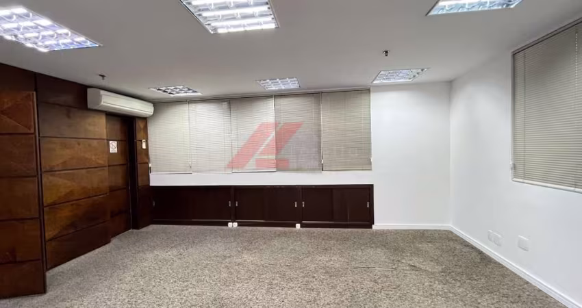 Aluguel de Sala Comercial no Campo Belo: 4 Salas, 4 Banheiros, 4 Vagas de Garagem, 180m² em São Paulo-SP!