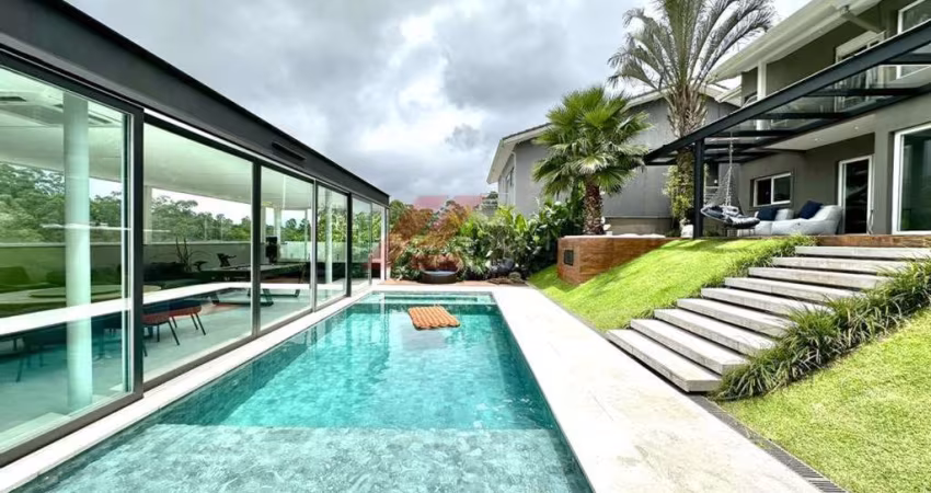 Impecável residência em condomínio com 4 quartos e 463,34m² no Jardim Indaiá, Embu das Artes-SP