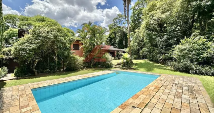Casa em condomínio de luxo à venda em Carapicuíba-SP, Recanto Impla! 4 quartos, 1 suíte, 1 sala, 5 banheiros, 4 vagas de garagem, 417,38 m².