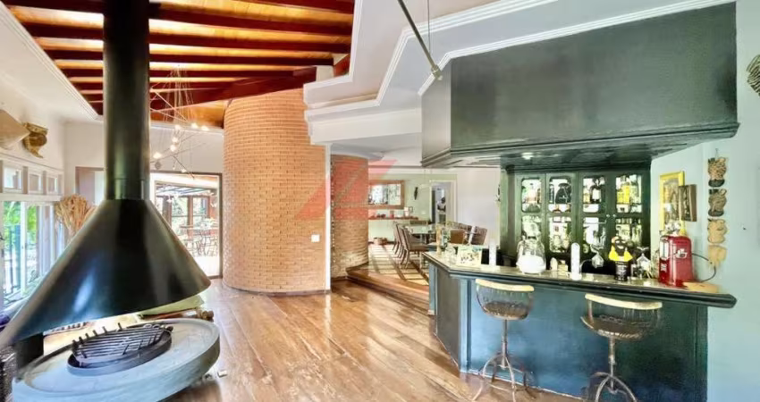 Imponente casa de 6 quartos e 6 suítes na Granja Viana, em Cotia-SP, com 641,22m² e 14 vagas de garagem!