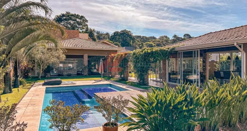 Luxuosa casa em condomínio à venda em Cotia-SP, Parque Dom Henrique: 4 quartos, 4 suítes, 2 salas, 7 banheiros, 6 vagas, 549,90 m².