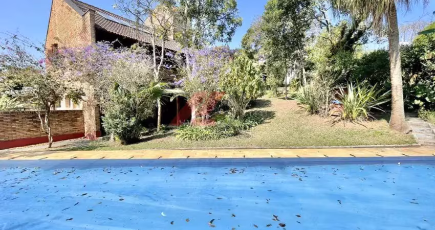 Imperdível: Casa à venda em Carapicuíba-SP, Vila Diva! 3 quartos, 1 suíte, 1 sala, 3 banheiros, 450m². Agende sua visita agora!