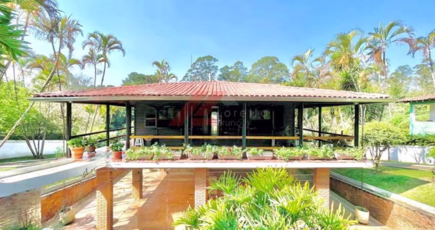 Imponente Residência de Luxo em Condomínio Fechado em Cotia - Jardim Colibri: 4 Quartos, 4 Suítes, 1 Sala, 5 Banheiros, 8 Vagas, 464m².
