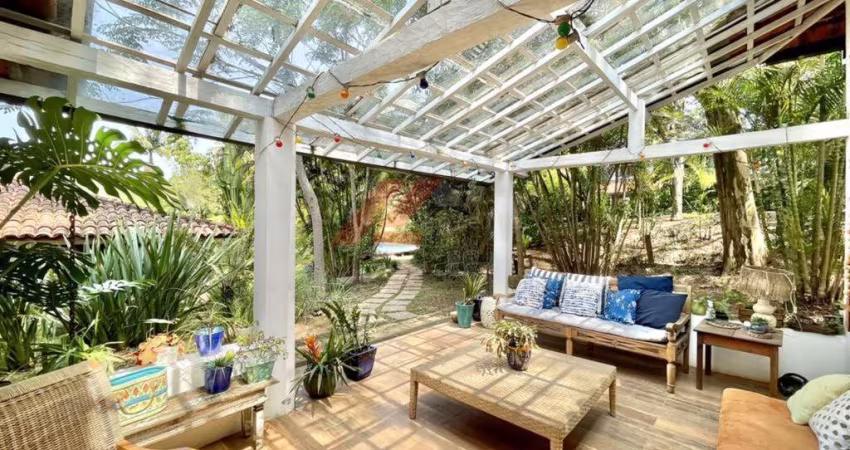 Luxuosa casa em condomínio na Granja Viana, Cotia-SP: 4 quartos, 2 suítes, 1 sala, 3 banheiros, 4 vagas, 282,65m².