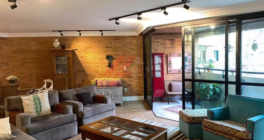 Apartamento à venda em Moema, São Paulo-SP: 4 quartos, 1 suíte, 2 salas, 3 banheiros, 2 vagas de garagem, 149m².