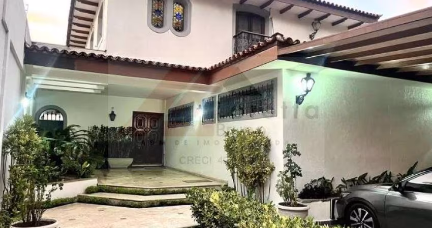 Butantã - Casa (Rua Fechada) 430m², 5 dormitórios, sendo 1 suíte, living amplo, espaço gourmet, quintal, piscina, 4 vagas
