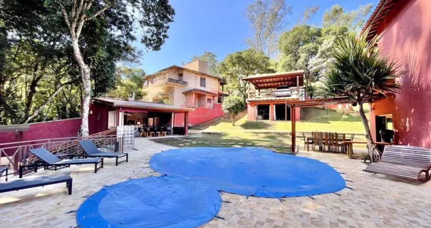 Impecável casa em condomínio de luxo em Carapicuíba-SP, Chácara dos Lagos: 4 quartos, 4 suítes, 1 sala, 5 banheiros, 4 vagas, 1.400m².