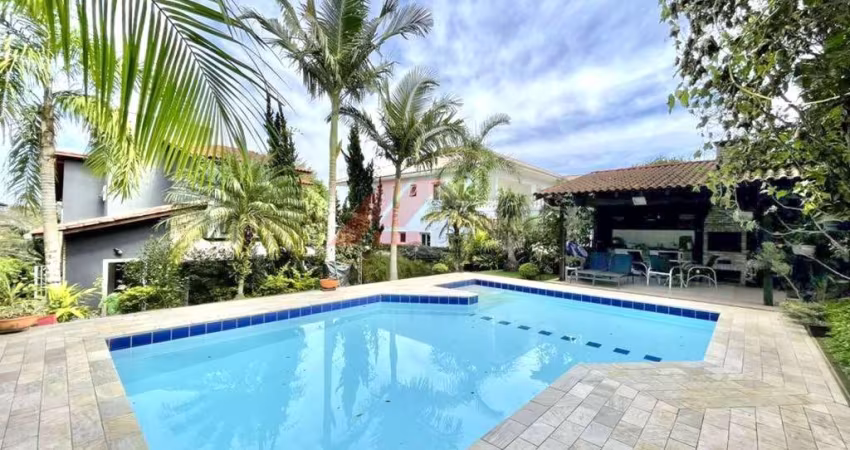 Casa de luxo em condomínio em Carapicuíba-SP, Residencial Euroville: 4 quartos, 2 suítes, 4 banheiros, 4 vagas, 380,28m².