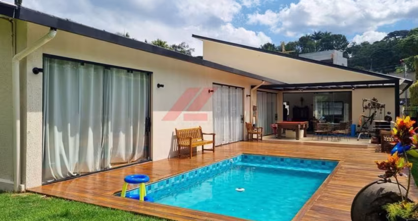 Casa à venda em Cotia-SP, Chácara Eliana: 3 quartos, 3 suítes, 4 banheiros e 277,44 m² de área. Agende sua visita!