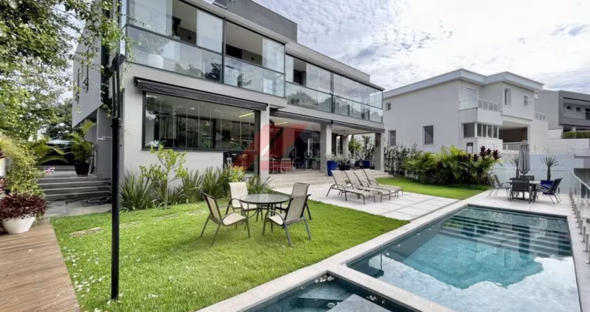 Luxuosa casa em condomínio na Granja Viana, Carapicuíba-SP: 4 quartos, 4 suítes, 5 banheiros, 1 vaga, 513,20 m².